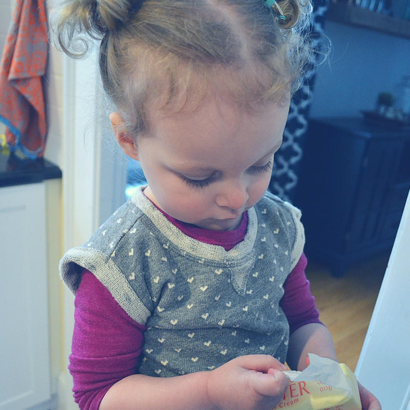 I'm reviewing two adorable baking kits from Foodstirs right here!