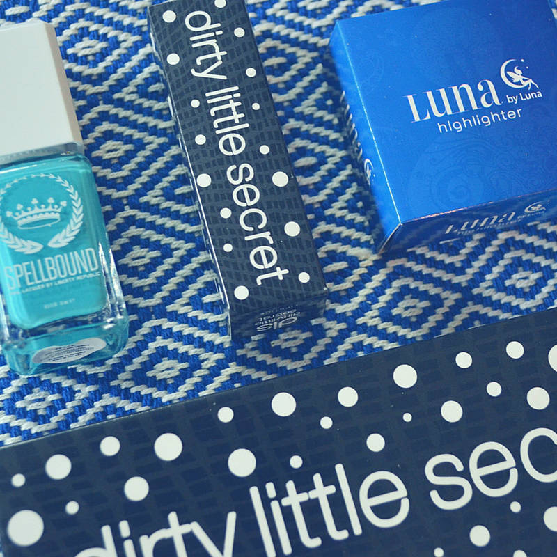 I've got Wantable on the blog! Check out what I got in my April Makeup Box!
