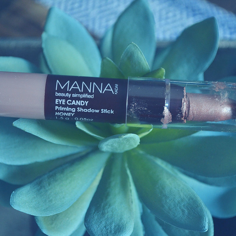 I've got Wantable on the blog this June and it's filled with everything a gal needs including this fabulous brow gel!