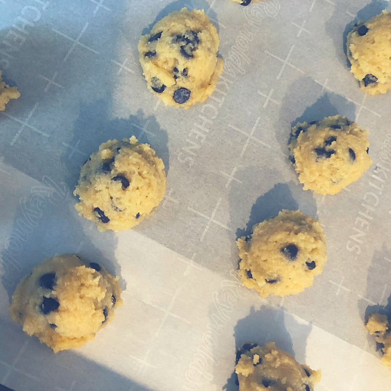 These keto friendly Chocolate Chip Cookies taste just like Tollhouse (sans the sugar and grains!)