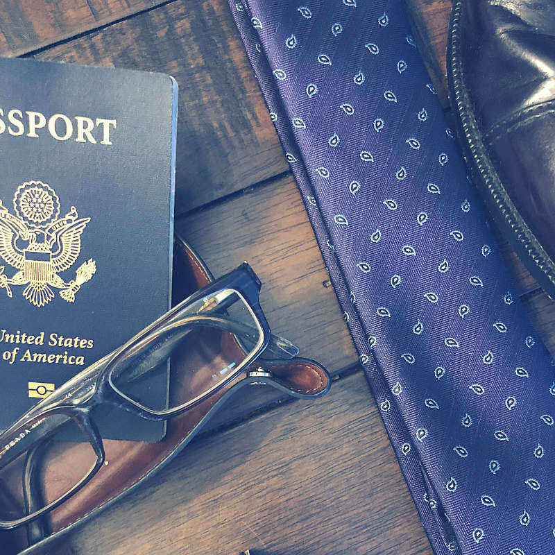 5 business trip must haves for guys who like to travel in style